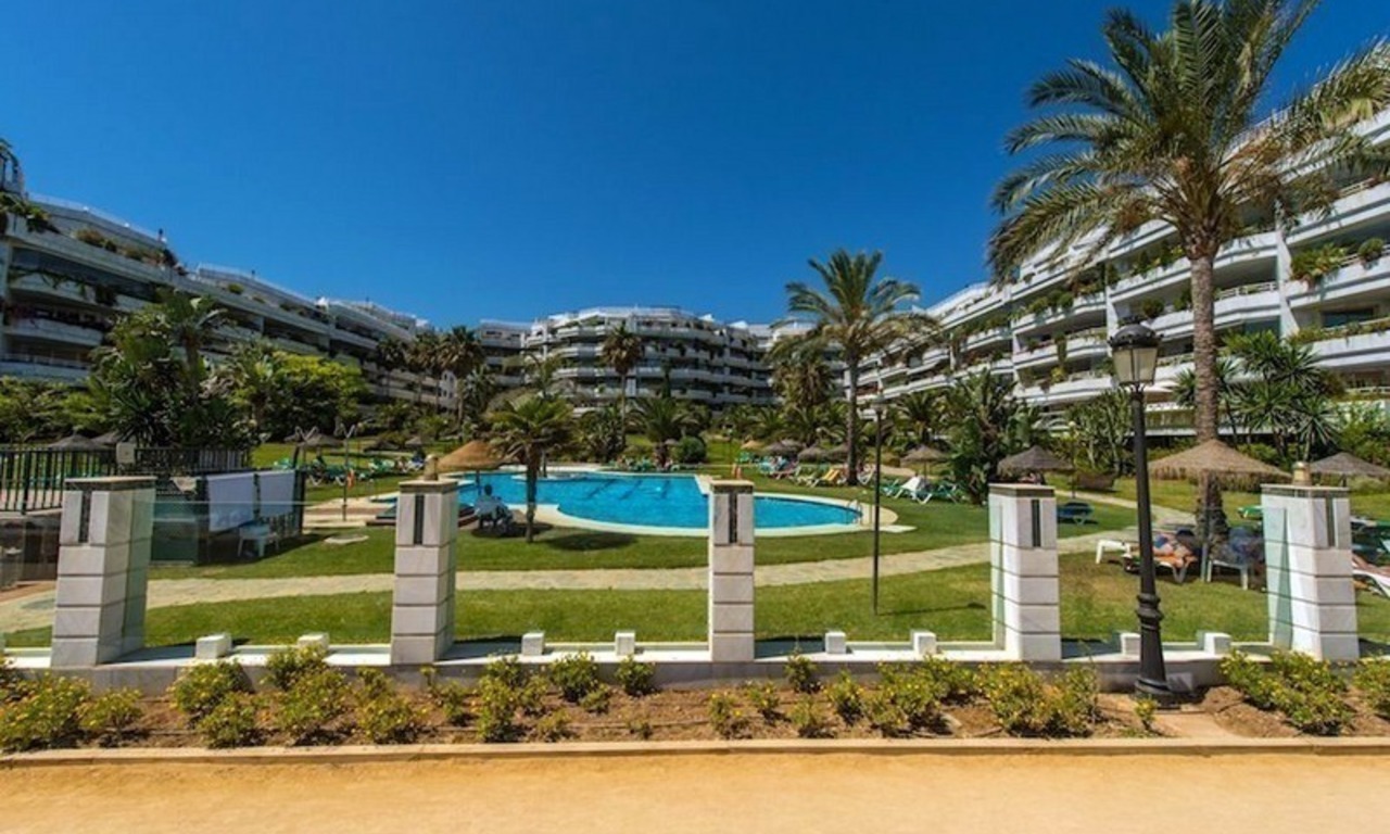 Front line beach apartment for sale on the Golden Mile in Marbella 13
