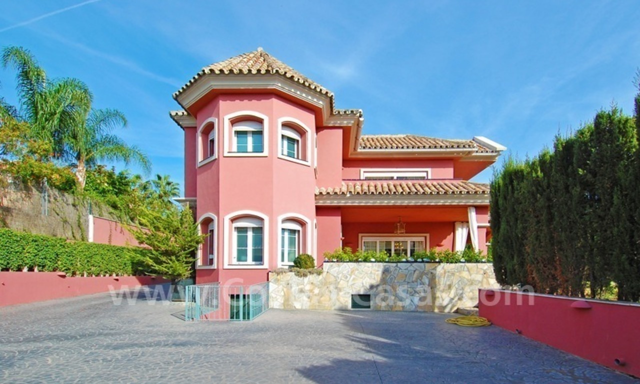 Classical luxury villa to buy in Nueva Andalucia - Puerto Banus - Marbella 2