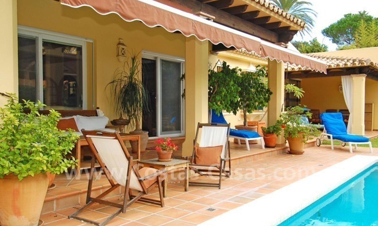 Beachside cozy villa for sale in east Marbella 2