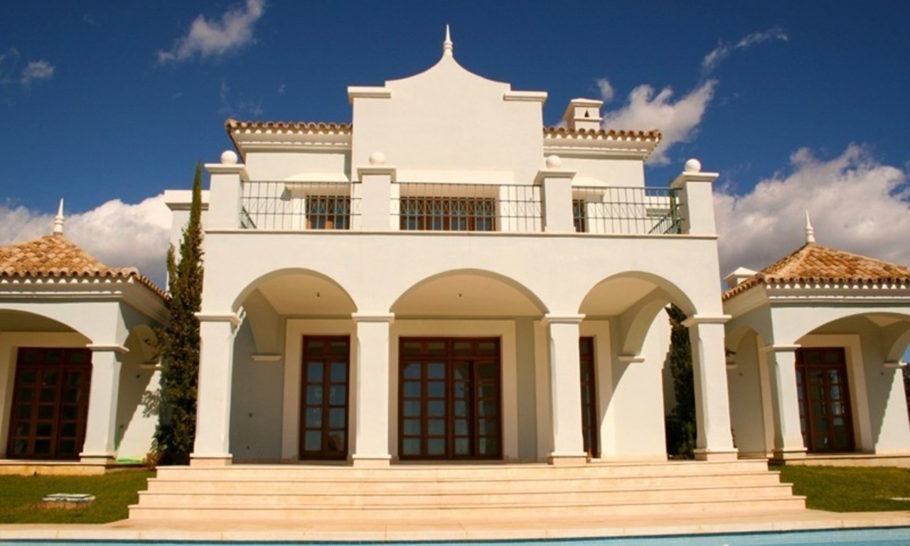Luxury villa for sale near the golf course in Marbella 1