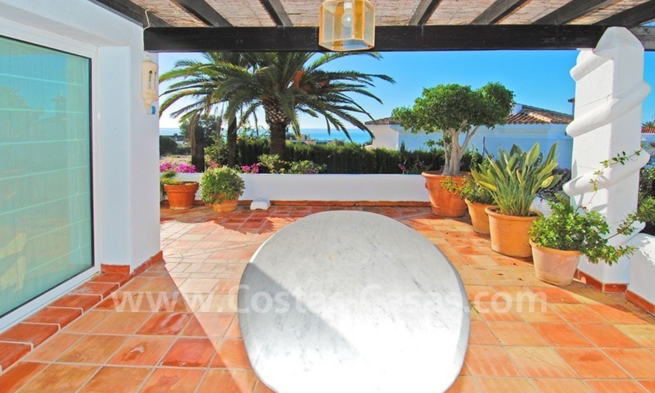 Beachside villa for sale in Eastern Marbella 7