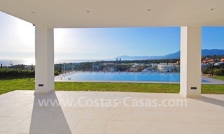 Modern quality luxury villa for sale in Marbella, adjacent to the golf course with panoramic sea views 3