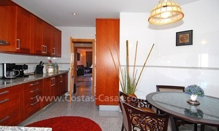 Beachside apartment sfor sale in a second line beach complex on the New Golden Mile, Marbella - Estepona 3