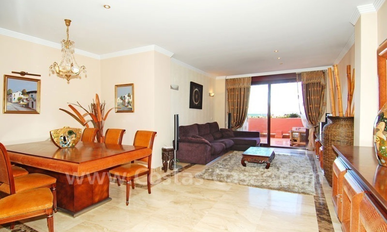 Beachside apartment sfor sale in a second line beach complex on the New Golden Mile, Marbella - Estepona 2