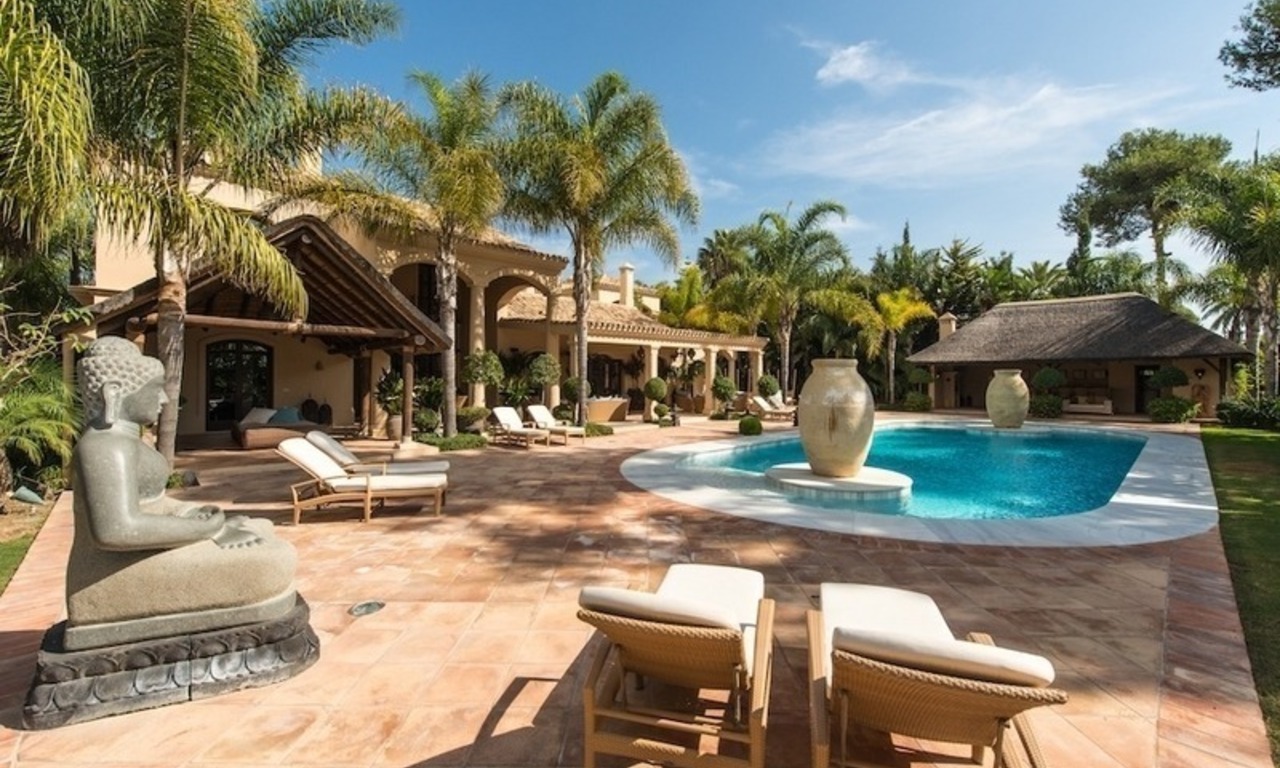 Exclusive beachside villa for sale in Marbella 12
