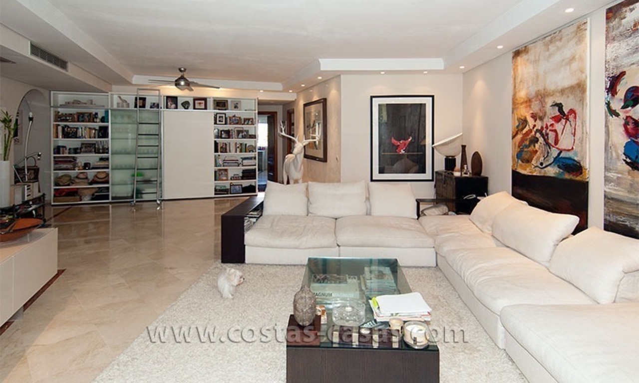 Luxury beachside apartment for sale in beachfront complex, New Golden Mile, Marbella - Estepona 2