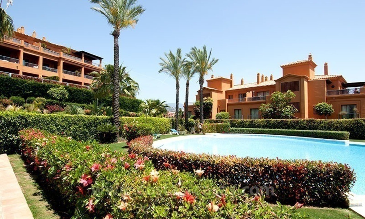 Opportunity! Luxury apartment for sale, with sea view, frontline golf complex in Marbella - Benahavis 15
