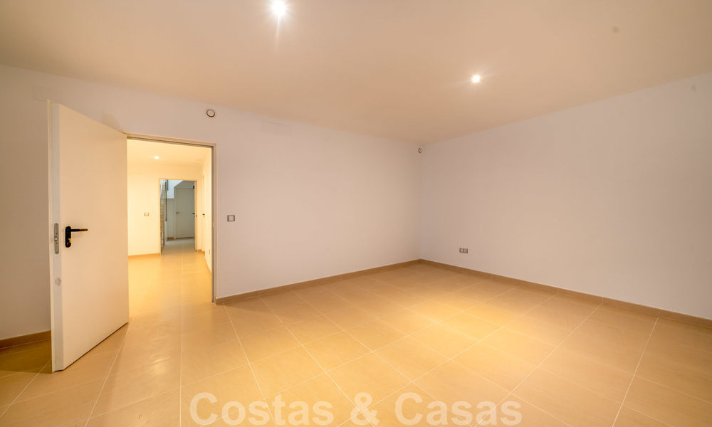 Beautiful new modern townhouse for sale on the Golden Mile, Marbella. Last unit. Key ready. 28563
