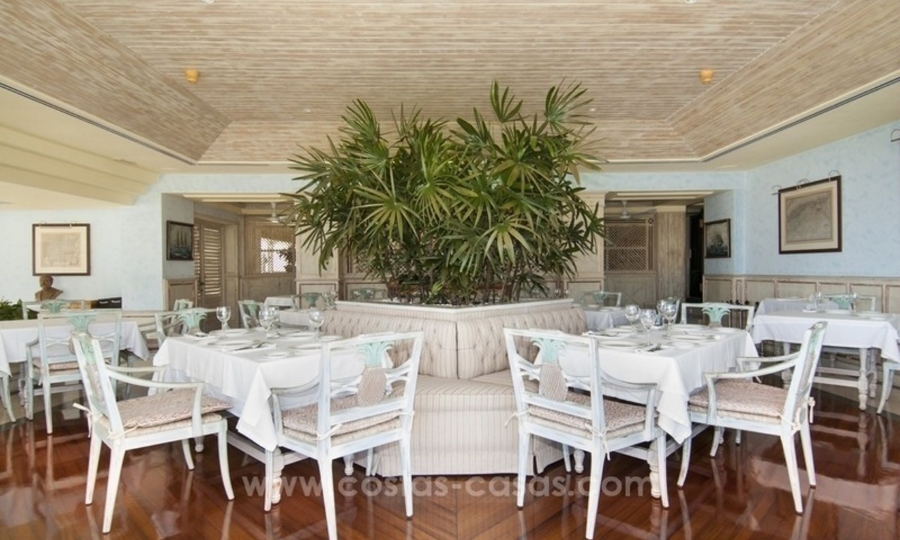 Exclusive apartment for sale in a beachfront complex in Puerto Banús - Marbella 13
