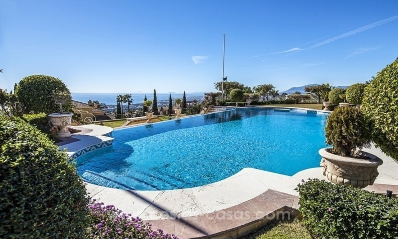 Palatial mansion for sale in exclusive urbanization of Sierra Blanca, Marbella 2