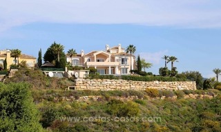 Luxury villa for sale between Marbella and Estepona, with panoramic sea views 1