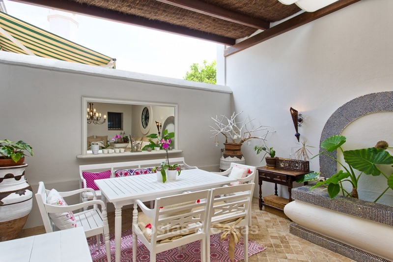 Spectacular beachside luxury villa in Cortijo style for sale in Marbella West 11195 