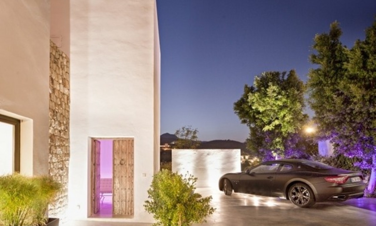 Exclusive modern style villa for sale in the area of Marbella – Benahavis 9