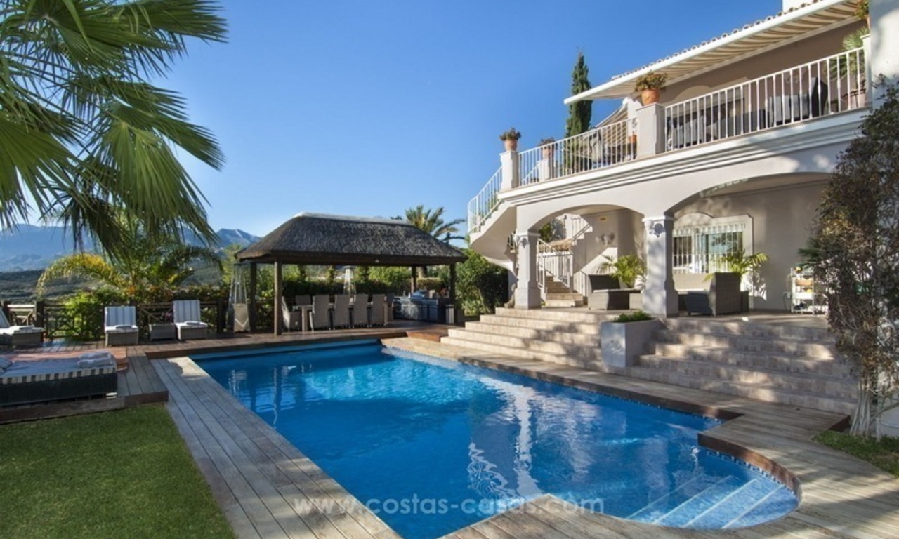 Villa with sea views for sale in East Marbella 10