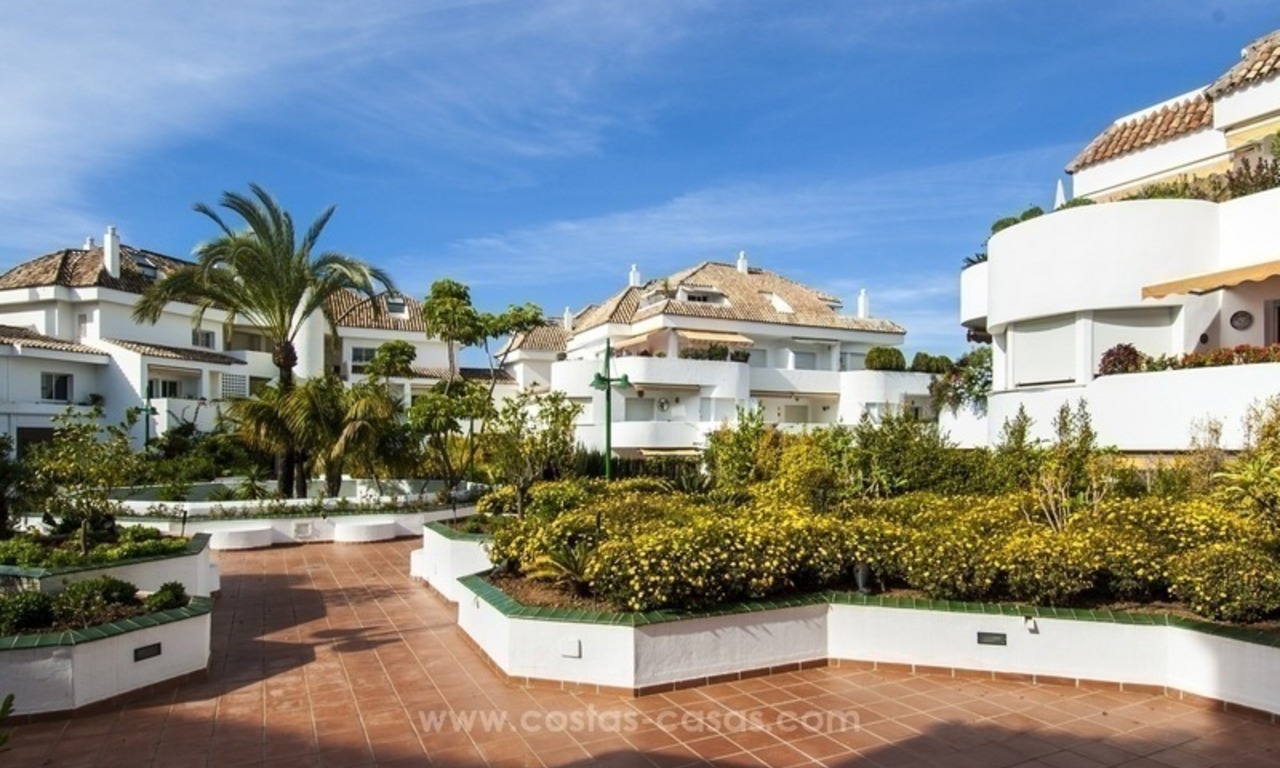Spacious ground floor apartment for sale on The Golden Mile, Marbella 18