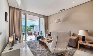 Apartment in a frontline beach complex for sale on the New Golden Mile, Estepona 9