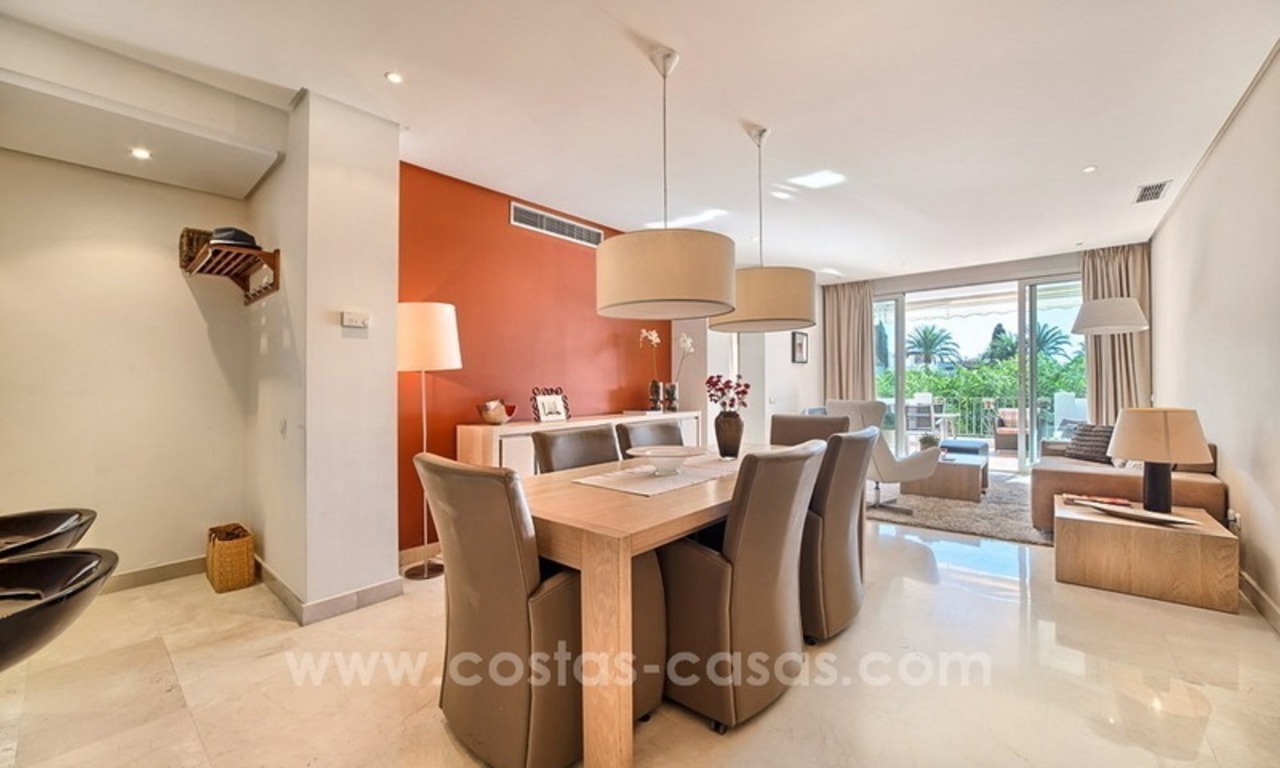 Apartment in a frontline beach complex for sale on the New Golden Mile, Estepona 11