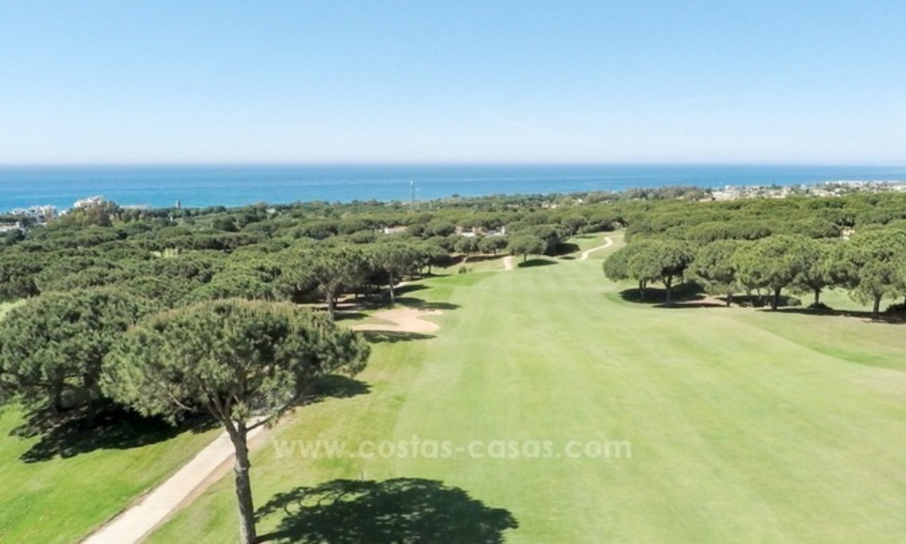 Bargain frontline golf townhouses for sale in Cabopino, Marbella 3
