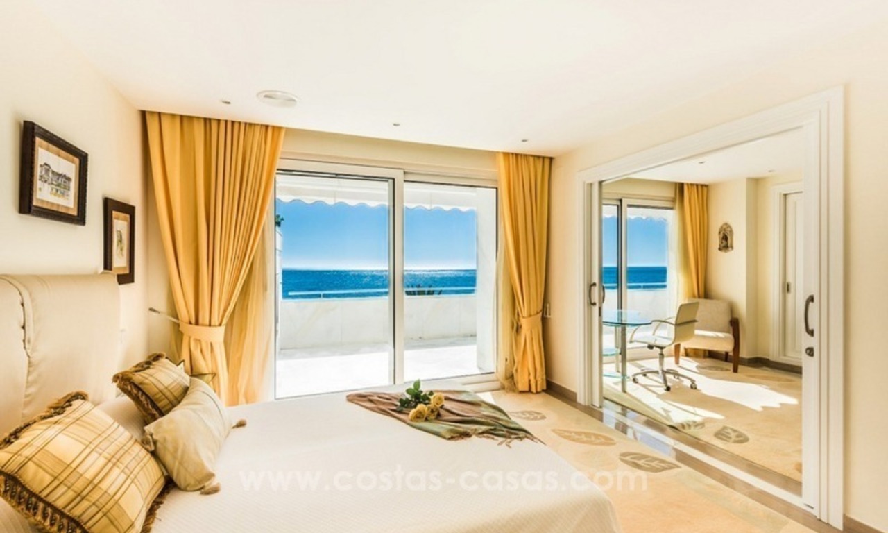 Exclusive upmarket frontline beach apartment for sale in Marbella center 4