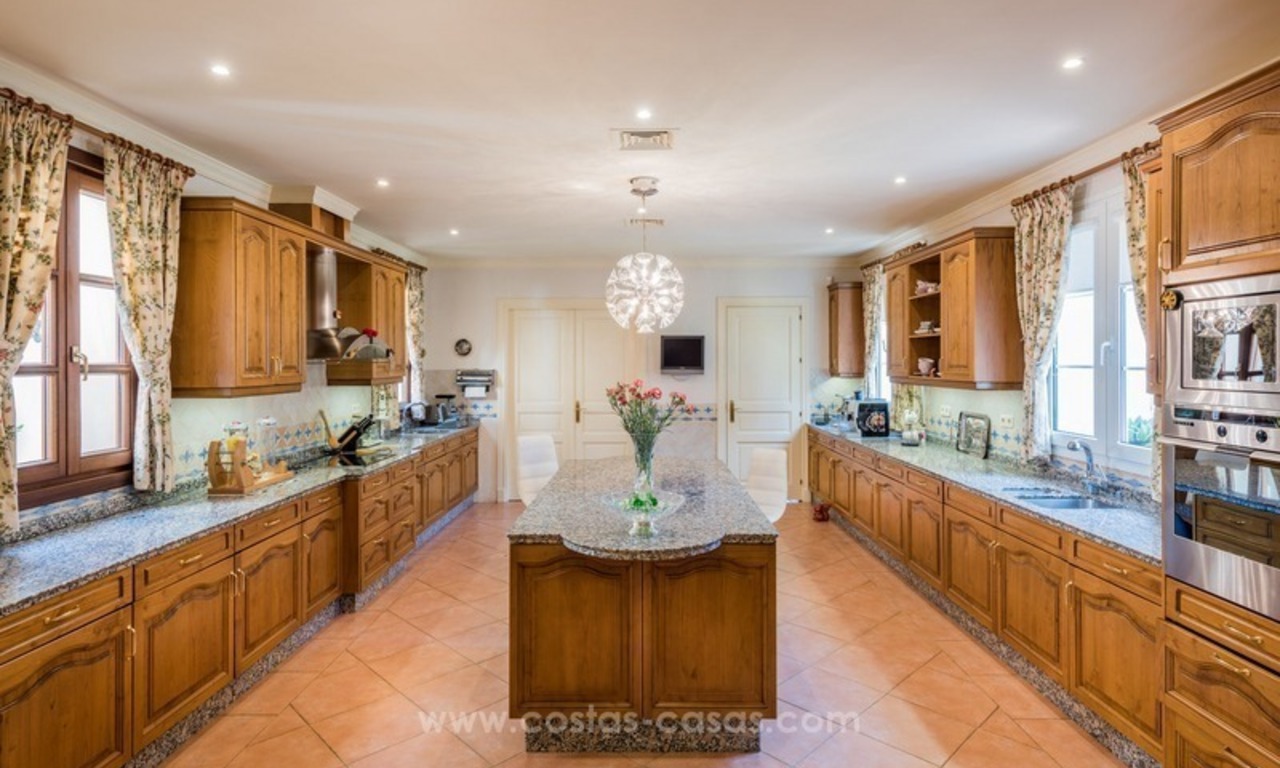 Elegant luxurious traditional style villa for sale in Sierra Blanca, the Golden Mile, Marbella 10