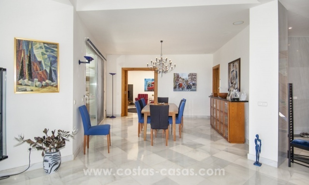 Contemporary golf villa for sale with splendid sea view in an up-market area of Nueva Andalucia - Marbella 15