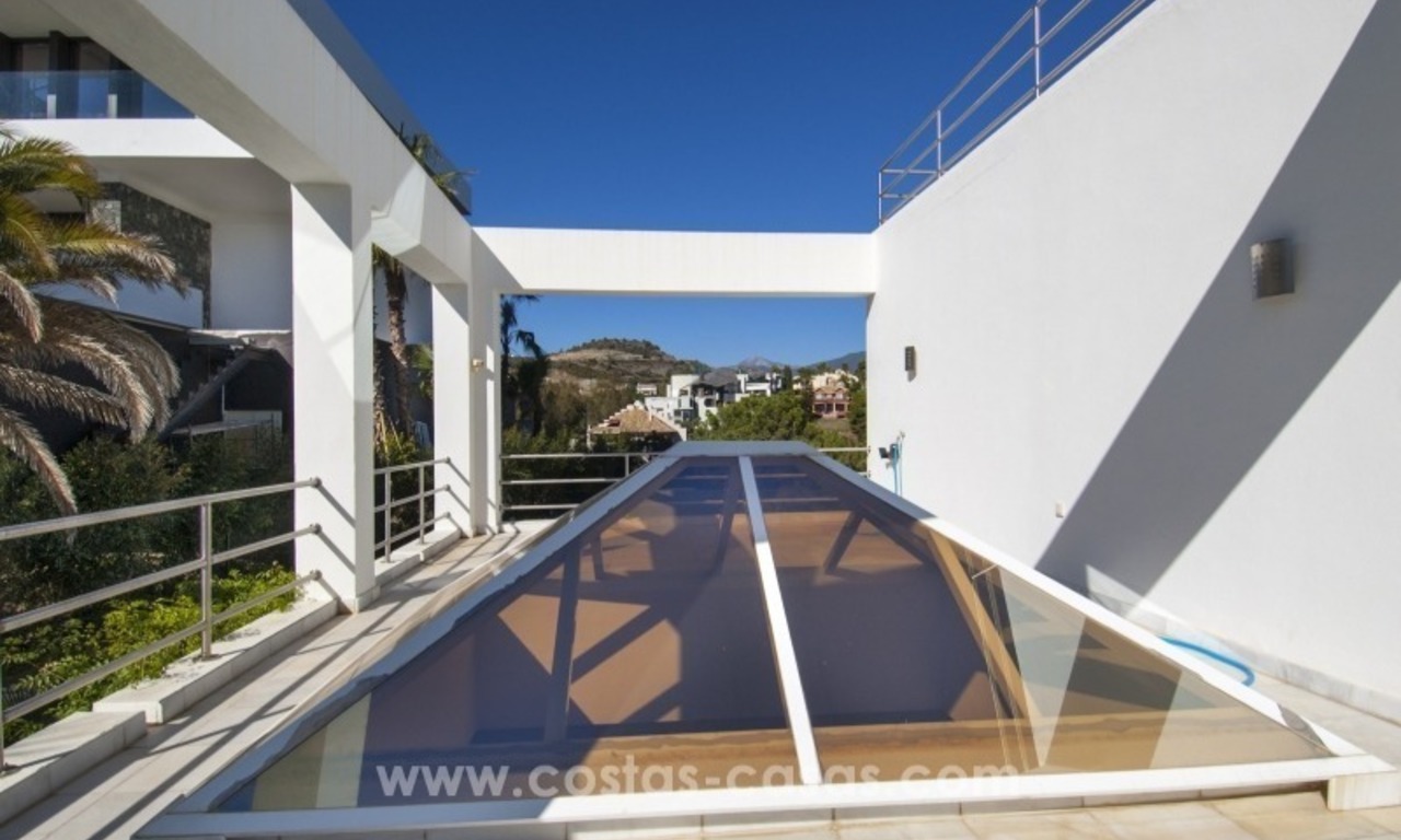 Contemporary golf villa for sale with splendid sea view in an up-market area of Nueva Andalucia - Marbella 25