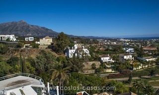 Contemporary golf villa for sale with splendid sea view in an up-market area of Nueva Andalucia - Marbella 35