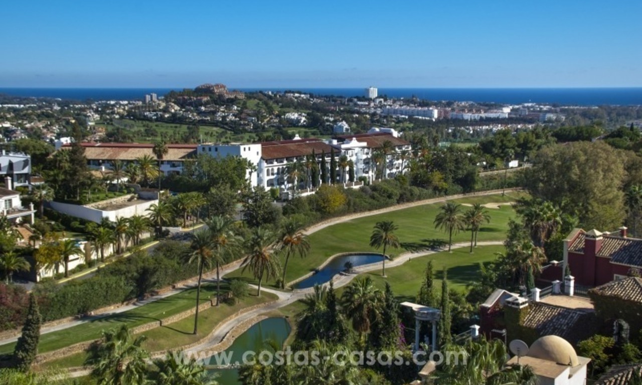Contemporary golf villa for sale with splendid sea view in an up-market area of Nueva Andalucia - Marbella 36