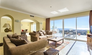 Spacious 4 bedroom penthouse apartment for sale in Benahavis - Marbella 9