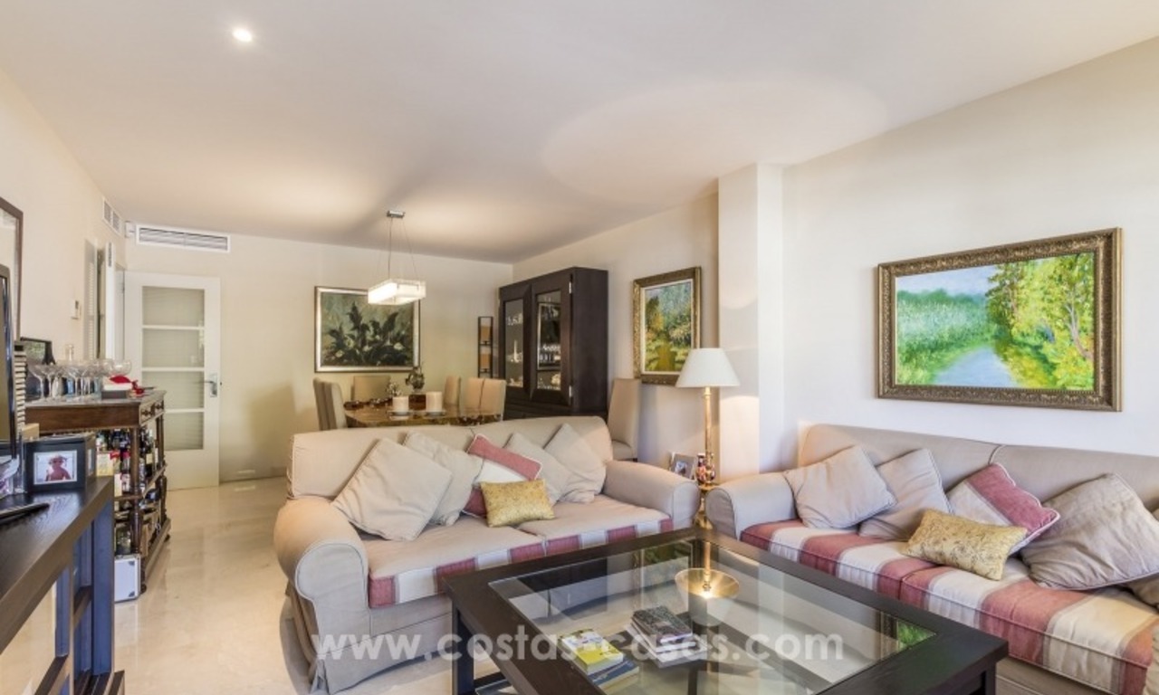 Penthouse apartment in first line beach for sale, on the Golden Mile of Marbella with 5-bedrooms 10