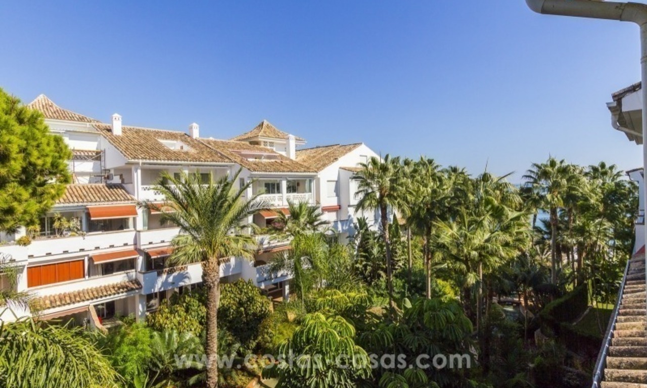 Penthouse apartment in first line beach for sale, on the Golden Mile of Marbella with 5-bedrooms 2