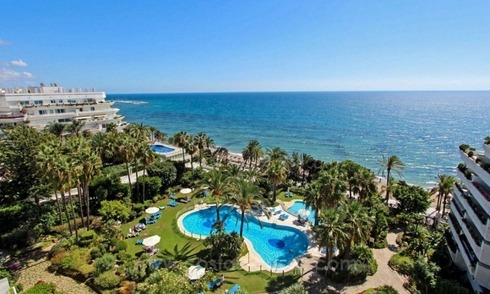 For Sale Apartment in Gran Marbella: frontline beach complex 