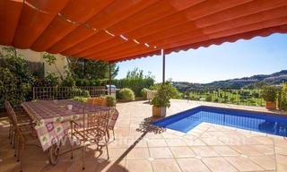 Bargain. Beautiful villa with sea and golf views for sale in Benahavís - Marbella 3