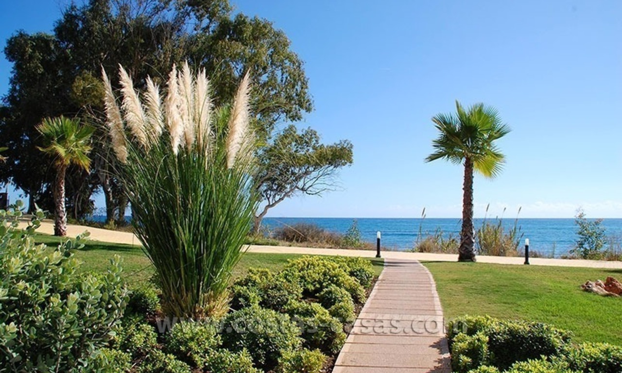 Modern Frontline Beach Penthouse apartment for sale on the New Golden Mile, Marbella - Estepona 20