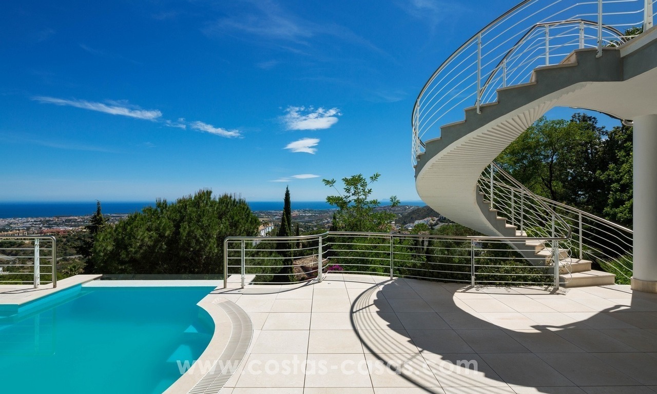 Villa for sale in Benahavis - Marbella: Exceptional Design and architecture, Exceptional Views in Exclusive El Madroñal 6