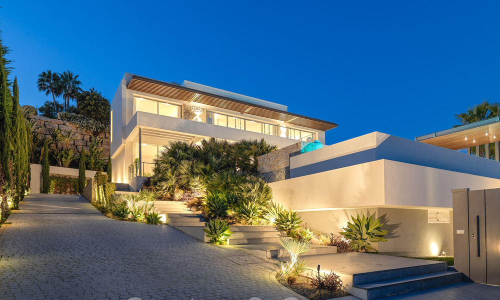 Ready to move in. Modern villa for sale, frontline golf in Benahavis - Marbella 58519