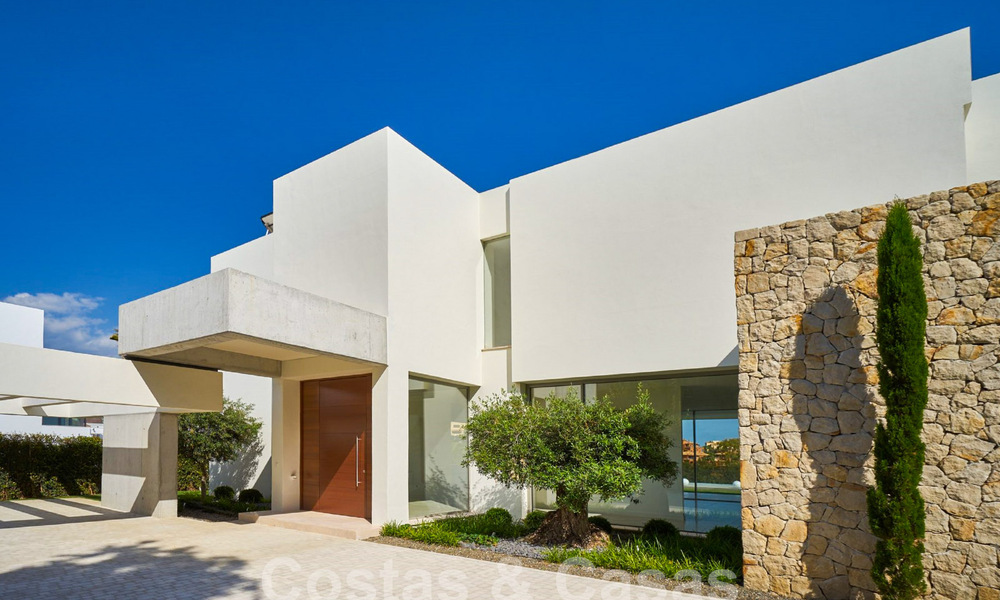 Ready to move in. Modern villa for sale, frontline golf in Benahavis - Marbella 58537