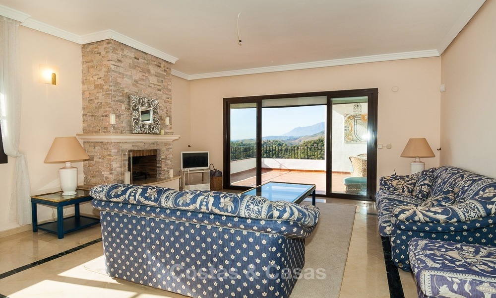 South facing detached House for sale with panoramic sea and golf views on Golf resort in Marbella - Benahavis 968