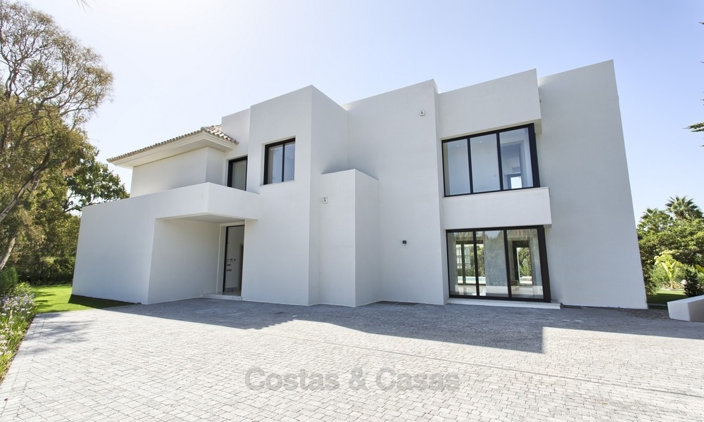 Brand-new, Beachside, Contemporary Style Villa for sale, Ready to Move in, Marbella West 1486