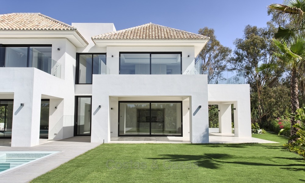 Brand-new, Beachside, Contemporary Style Villa for sale, Ready to Move in, Marbella West 1524
