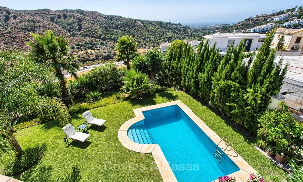 Sea- and Mountain View Villa for sale in Gated Community in La Quinta, Benahavis - Marbella 2037