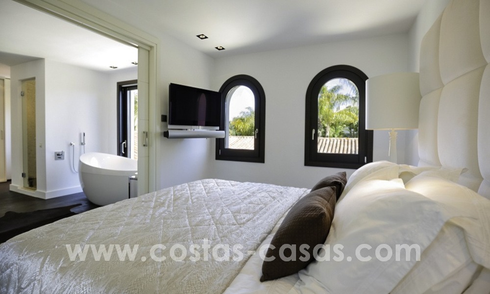 Renovated villa for sale in a Contemporary style, near the beach in Los Monteros, Marbella 2662