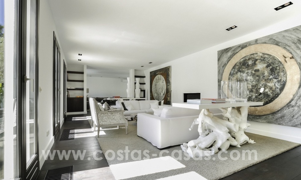 Renovated villa for sale in a Contemporary style, near the beach in Los Monteros, Marbella 2673