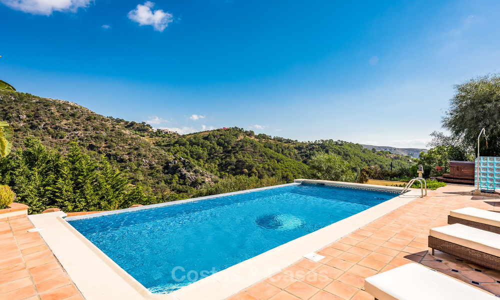Classical Style Villa for sale with Sea- and Mountain views, located in Exclusive Golf and Country Club in Benahavis, Marbella 3158