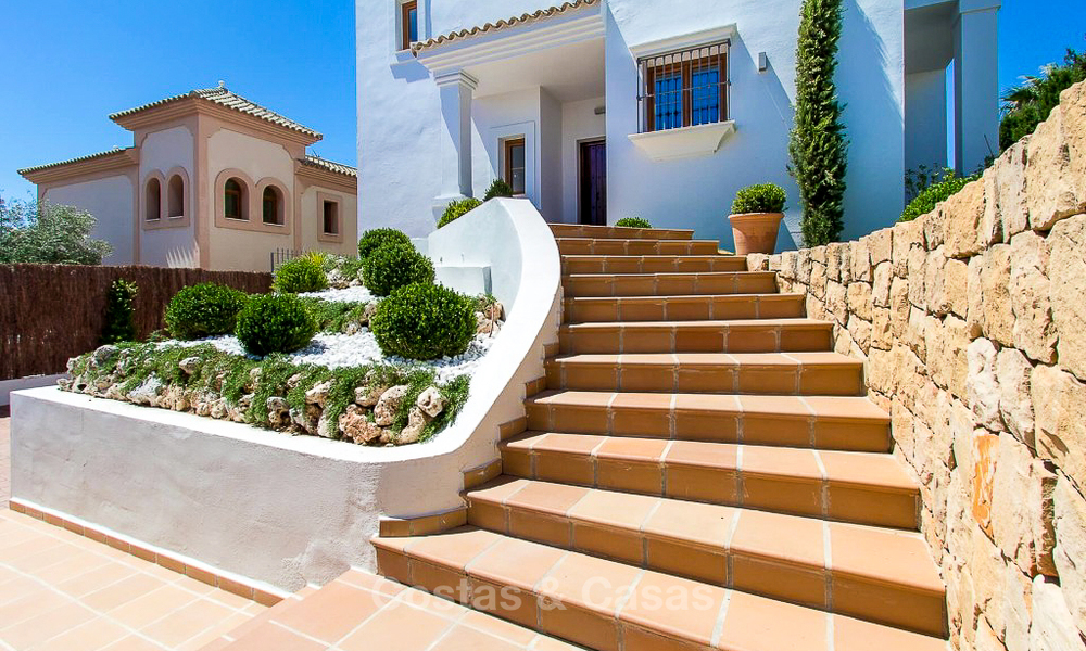 Ready to move in new villa for sale, first line golf in a gated golf resort, New Golden Mile, Marbella - Estepona 3527