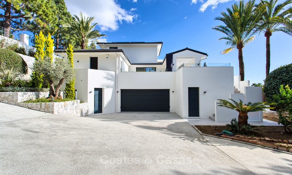 Attractive and spacious renovated luxury villa with majestic sea views for sale, Marbella East 3609