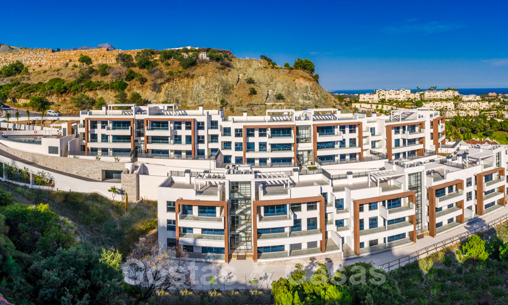 Modern apartments for sale in a sought after area of Benahavis - Marbella. Key ready. 32401