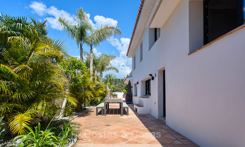 Recently renovated beach side luxury villa for sale in Los Monteros, East Marbella 4042