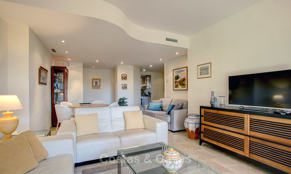 Charming, spacious south-facing luxury apartment for sale in a sought after golf urbanisation, Elviria - Marbella 4097