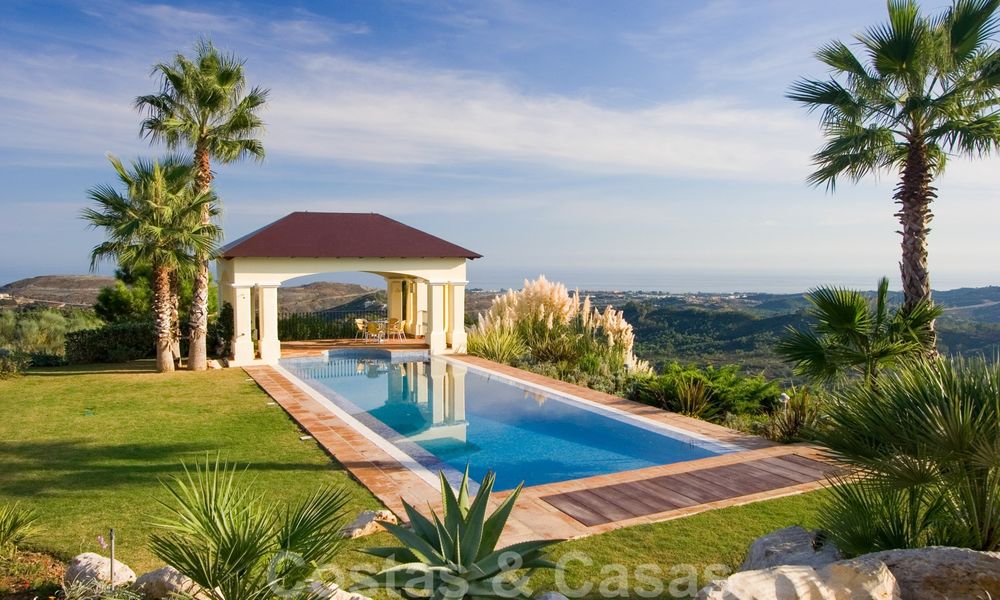 Exclusive villa for sale, with sea views, in a gated resort in Marbella - Benahavis 22359